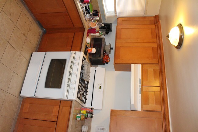 Building Photo - 341 Menker Ave