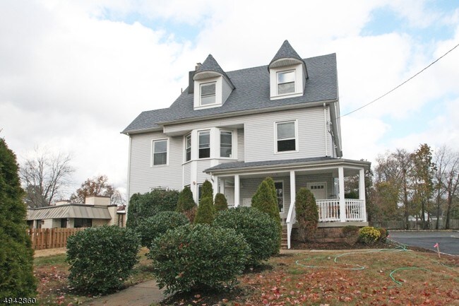 Building Photo - 235 Claremont Ave