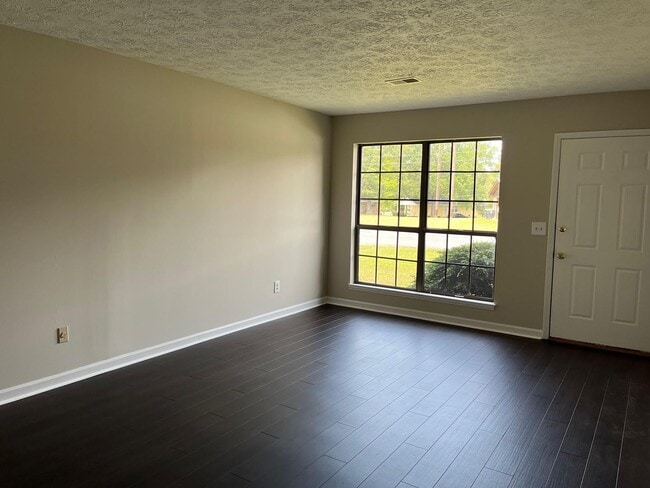 Building Photo - Crosscreek Dr #6