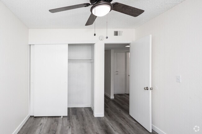 2 habitaciones, 1 baño - 750 pies cuadrados - Primer dormitorio - Stonewood Apartments