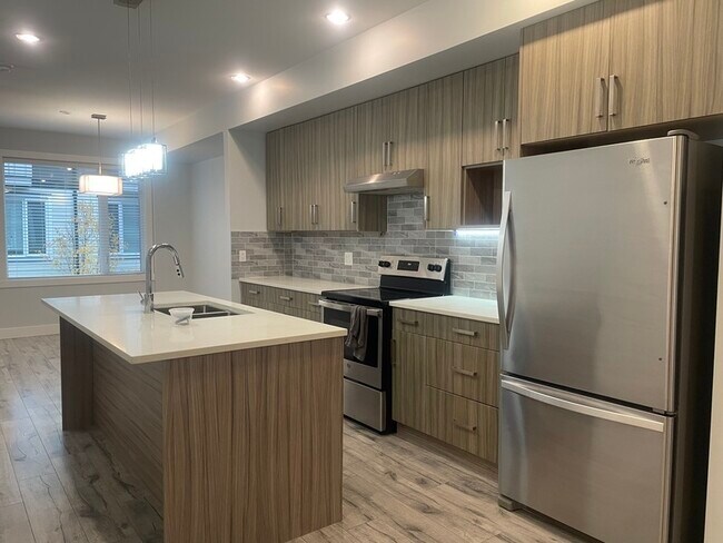 Photo du bâtiment - 1308 Rutland Rd N