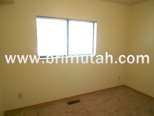 Building Photo - 1304 E 900 S
