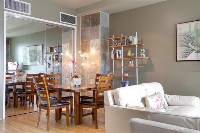 Foto del edificio - Luxe Loft Living in the Heart of Little Italy