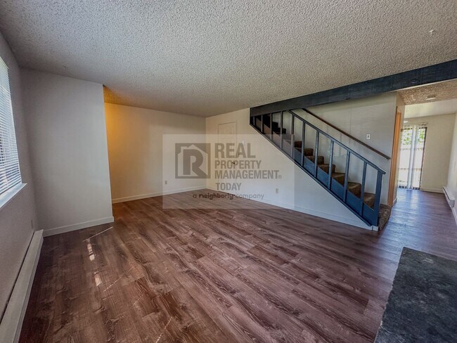 Building Photo - 2 Bedroom Unit in Sumner!