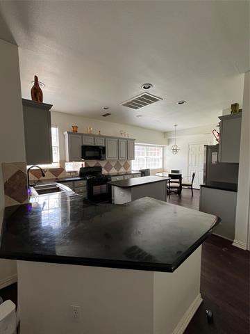 Foto del edificio - 4604 Creekside Dr