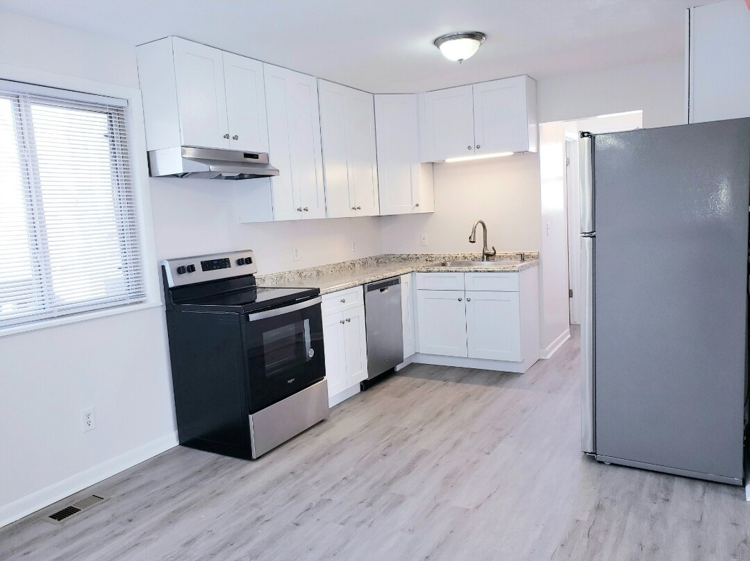 Primary Photo - 7147 E 59th Ave