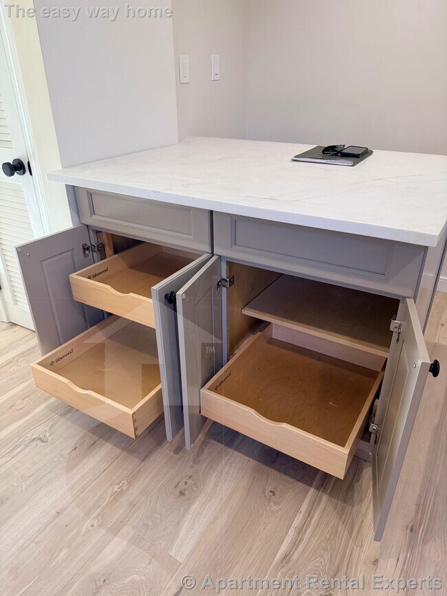 Building Photo - 261 Mt Auburn St