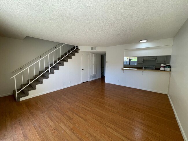 Building Photo - Southside Renovated 2 Bdrm Condo