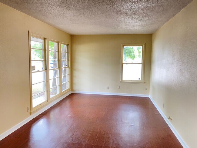 Building Photo - BEAUTIFUL SINGLE STORY! GREAT LOCATION!