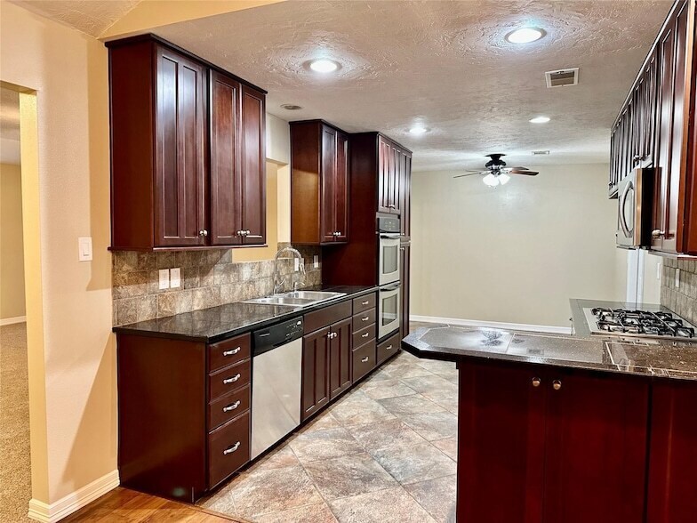 Foto principal - 239 Ridgewood Dr