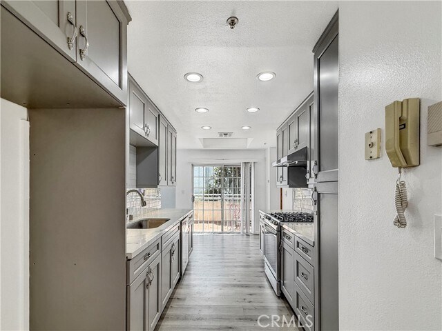 Foto del edificio - 468 W Huntington Dr
