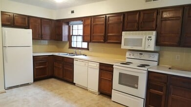 Building Photo - 1422 Ashbourne Dr