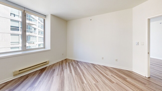 Interior Photo - 388 Beale