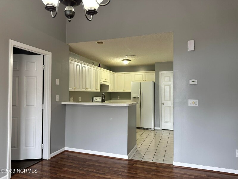 Building Photo - 113 Breezewood Dr