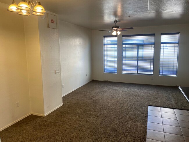 Building Photo - 2 bed, 2.5 bath, 2 car garage Townhome
