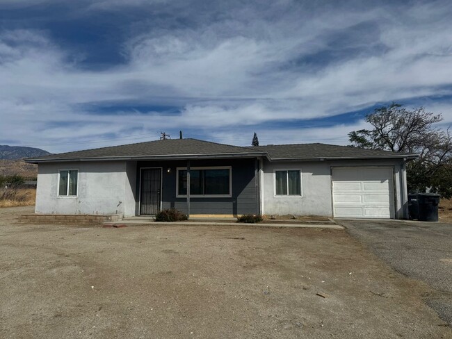 Building Photo - Cabazon single house 4 bed 2 bath for lease