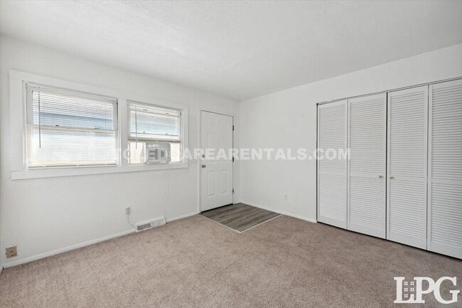 Building Photo - 2651 Consaul St