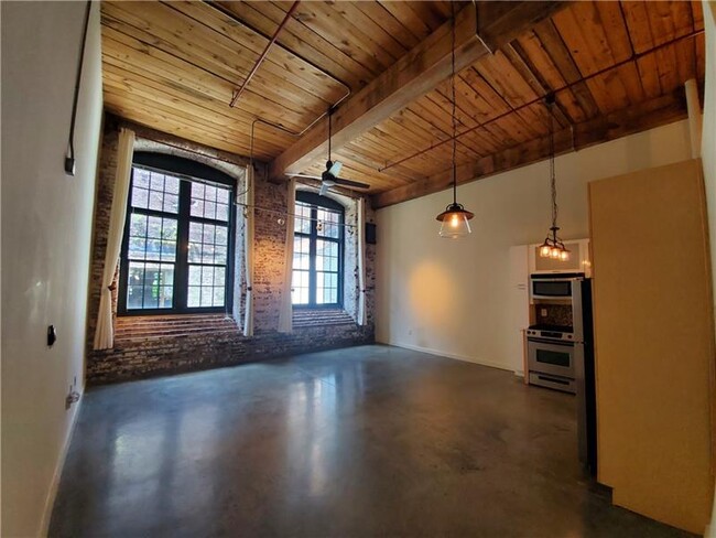 Building Photo - 170 Boulevard NE