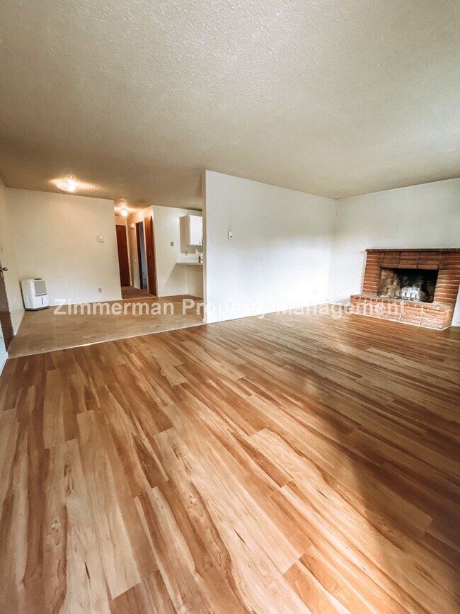 Foto del edificio - 3010-3012 Hyacinth St