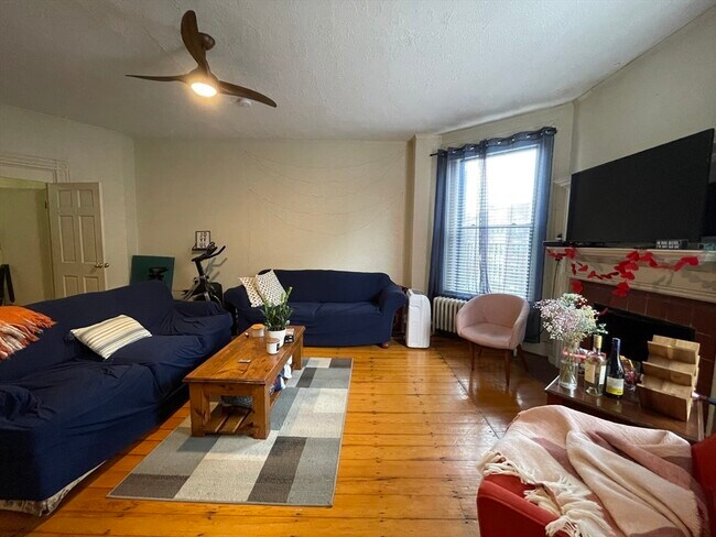 Foto del edificio - 914 Beacon St