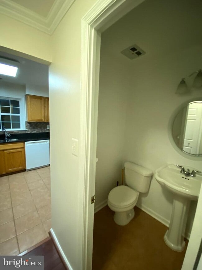 Building Photo - 14808 London Towne Square