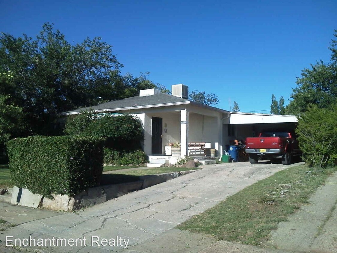 Foto principal - 2 br, 1 bath House - 2405 Yucca St