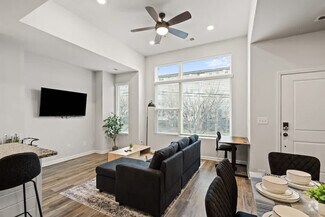 Building Photo - 2037 Statesville Ave