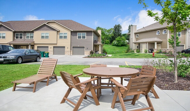High Bluff Outdoor Seating - High Bluff Townhomes