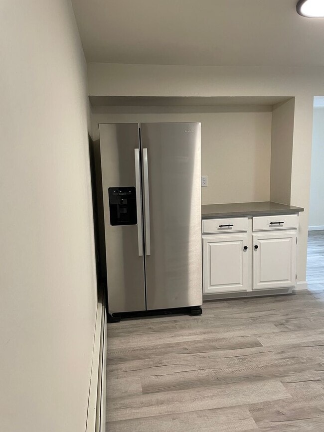 Building Photo - Nice Duplex w/ Renovated Kitchen/Bathroom