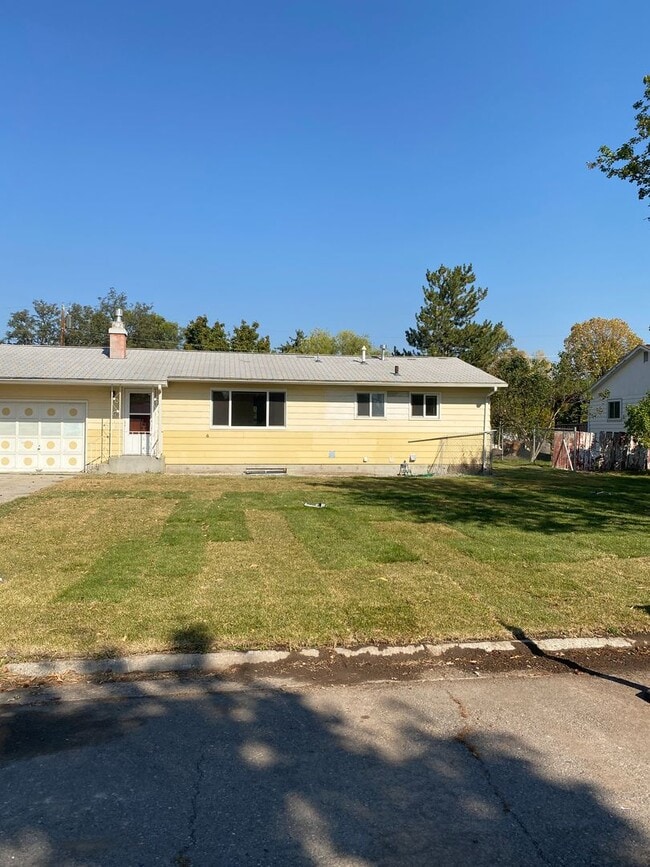 Building Photo - 2216 S 8th St W