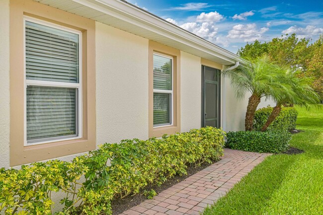 Building Photo - NOW AVAILABLE - Villa in Naples Reserve!!