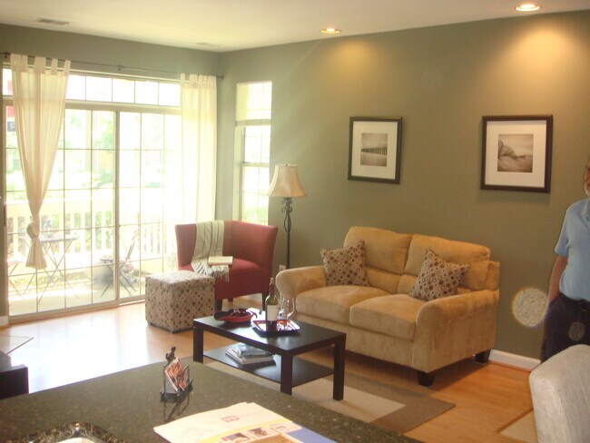 Sala de estar y patio - 5917 Barbados Pl