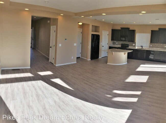 Building Photo - 3 br, 3 bath House - 8233 Plumwood Circle