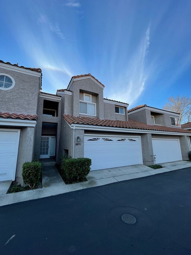 Large 2 Bedroom 2.5 Bath Property for Ren... House Rental in