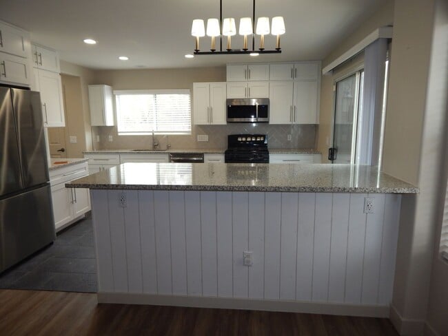 2 Bedrooms - 2.5 bathrooms - Large Loft Area - 2 Bedrooms - 2.5 bathrooms - Large Loft Area