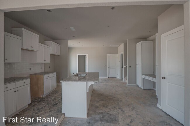 Foto del edificio - 4 br, 3.5 bath House - 644 N Salem Rd