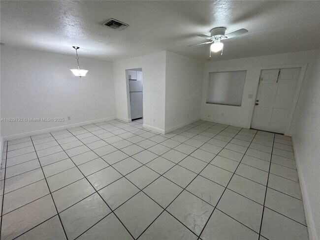 Foto del edificio - 5600 NW 15th St