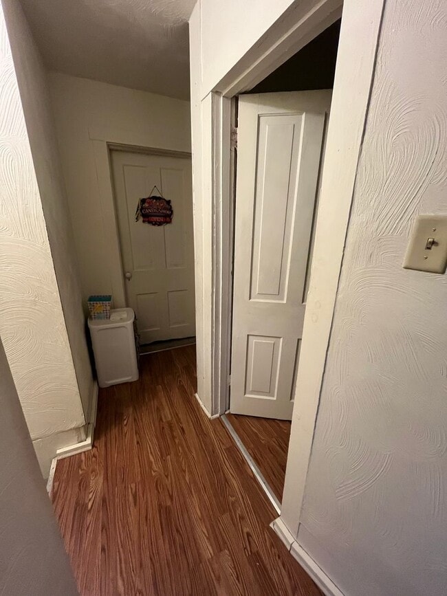 Building Photo - 205 E Lamb St