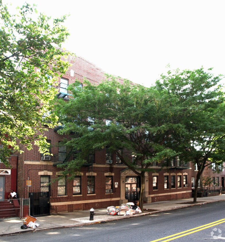 Foto del edificio - 669 Ralph Ave