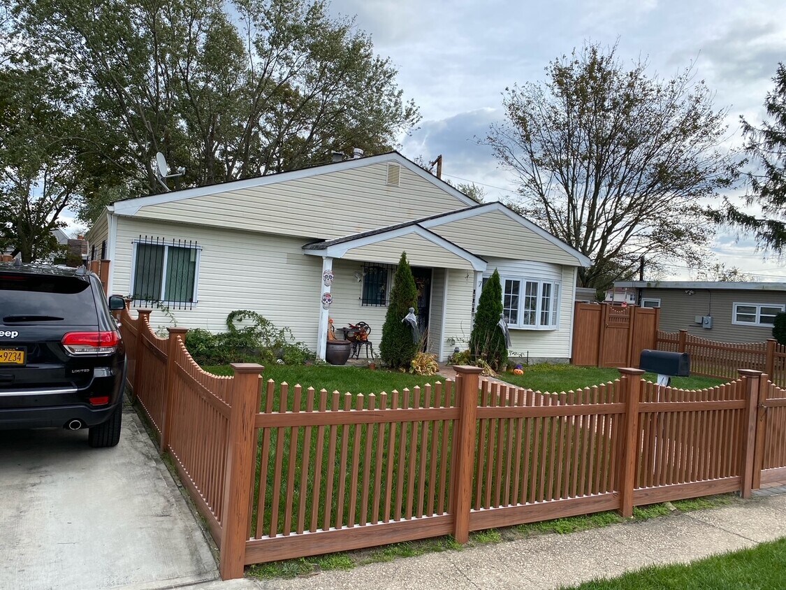 Primary Photo - 7 Somerset Rd W