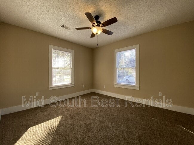Building Photo - 2124 Parker St