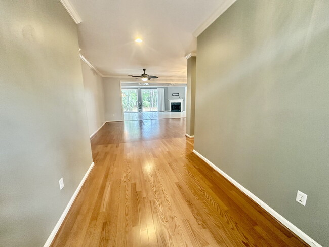 Building Photo - Spacious Open Floor Plan Home in Sun City!