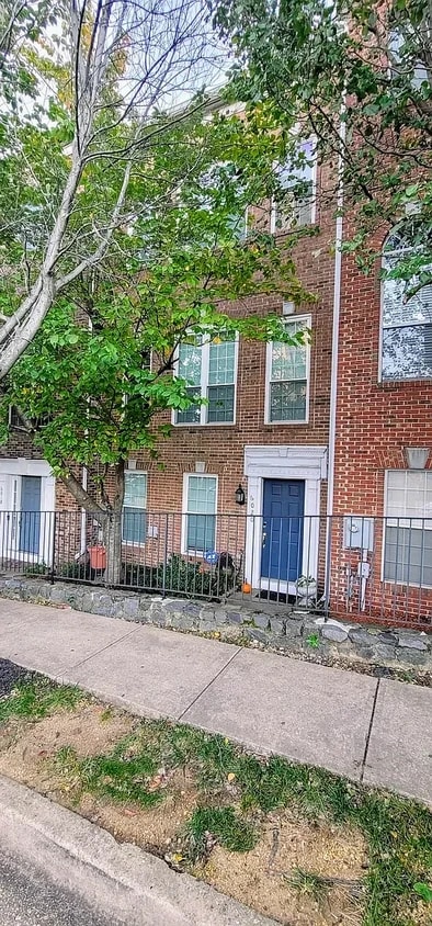 Primary Photo - 6020 Lincolnia Rd