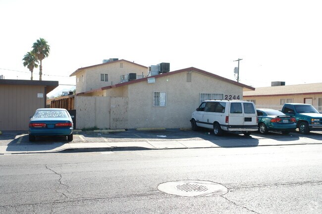 Foto del edificio - 2244 Statz St