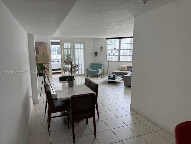 Foto del edificio - 801 Brickell Bay Dr