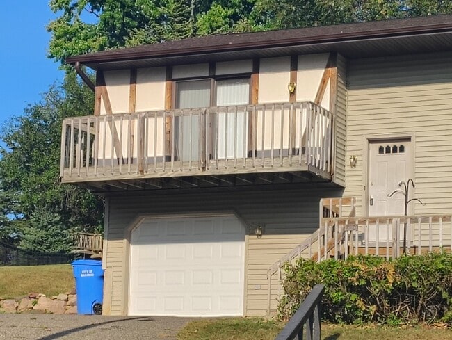 Building Photo - 700/701-701 Iroquois Ct