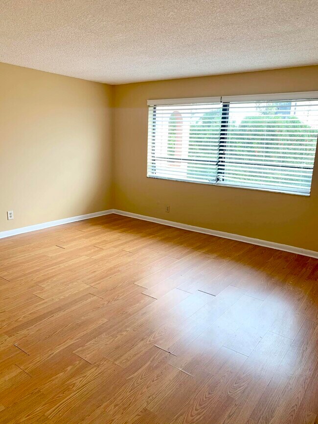 Foto del edificio - 2050 N Congress Ave