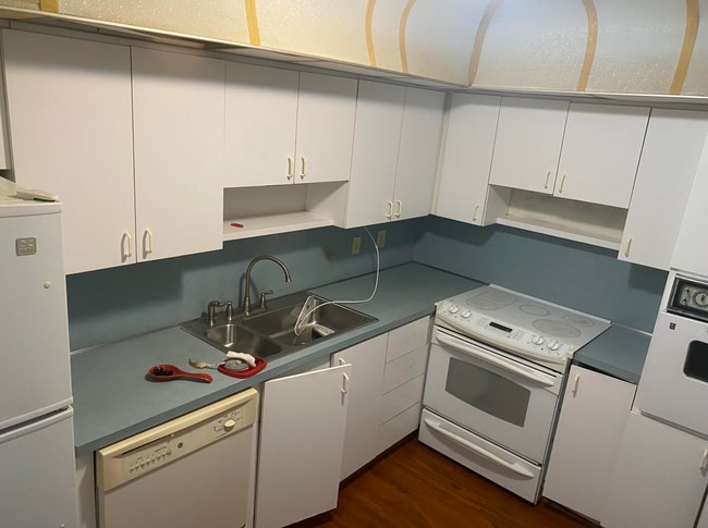 Building Photo - 400 Kings Point Dr