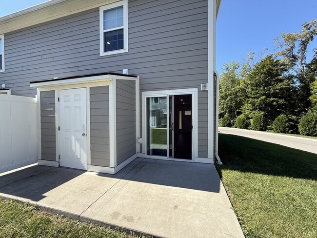 Foto del edificio - 301 Creekview Dr