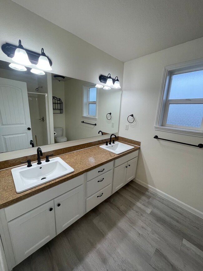 Foto del edificio - 4 Bedroom House in Jefferson!